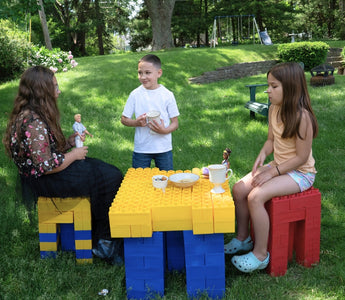 From Towers to Tales: Storytelling with Jumbo Building Blocks