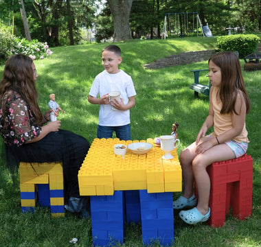 From Towers to Tales: Storytelling with Jumbo Building Blocks